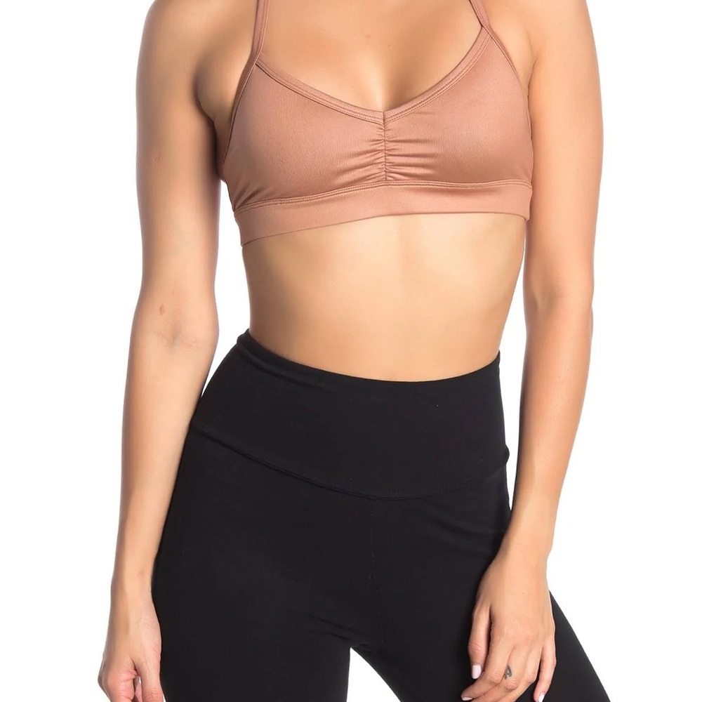 ALO Yoga Sunny Strappy Yoga Bra in Henna Gloss size Medium (M)